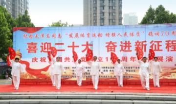 淞沪抗战爆发,他穿着孝服奔赴前线,新婚之时,却被刘邓大军包围